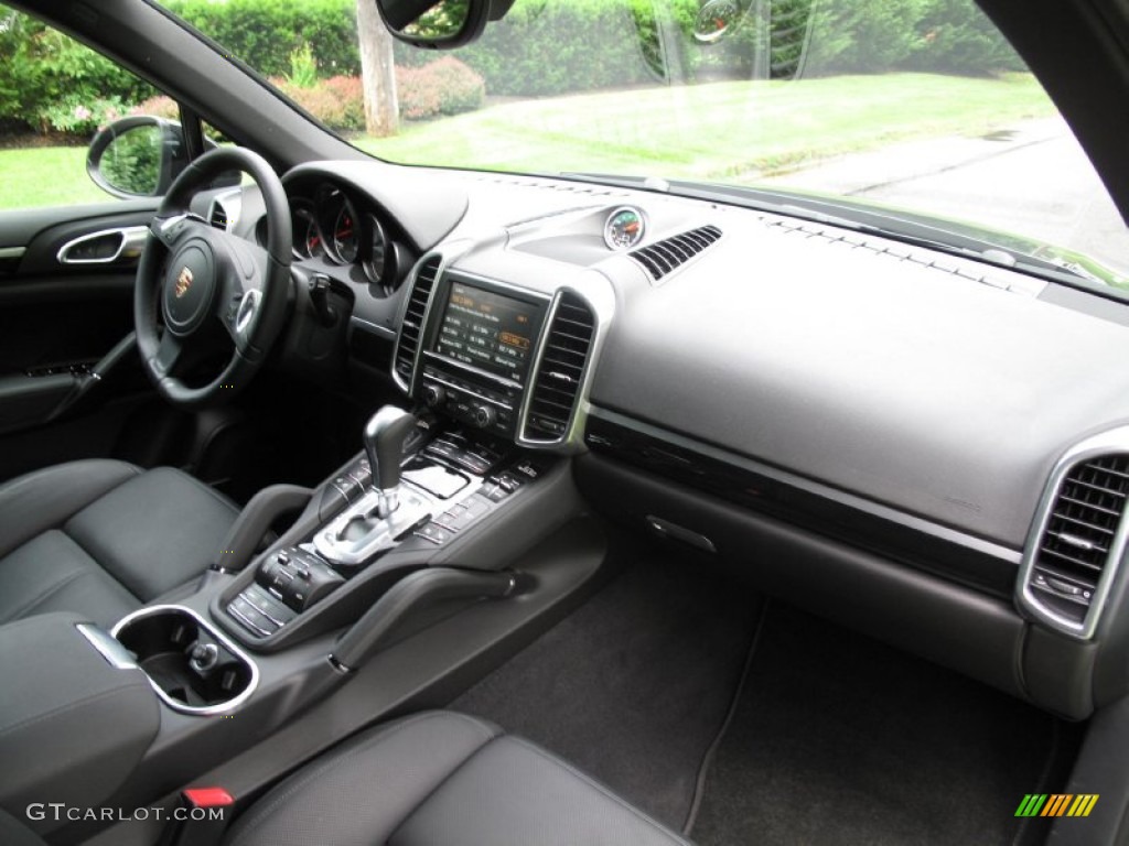 2013 Porsche Cayenne Standard Cayenne Model Black Dashboard Photo #82792791