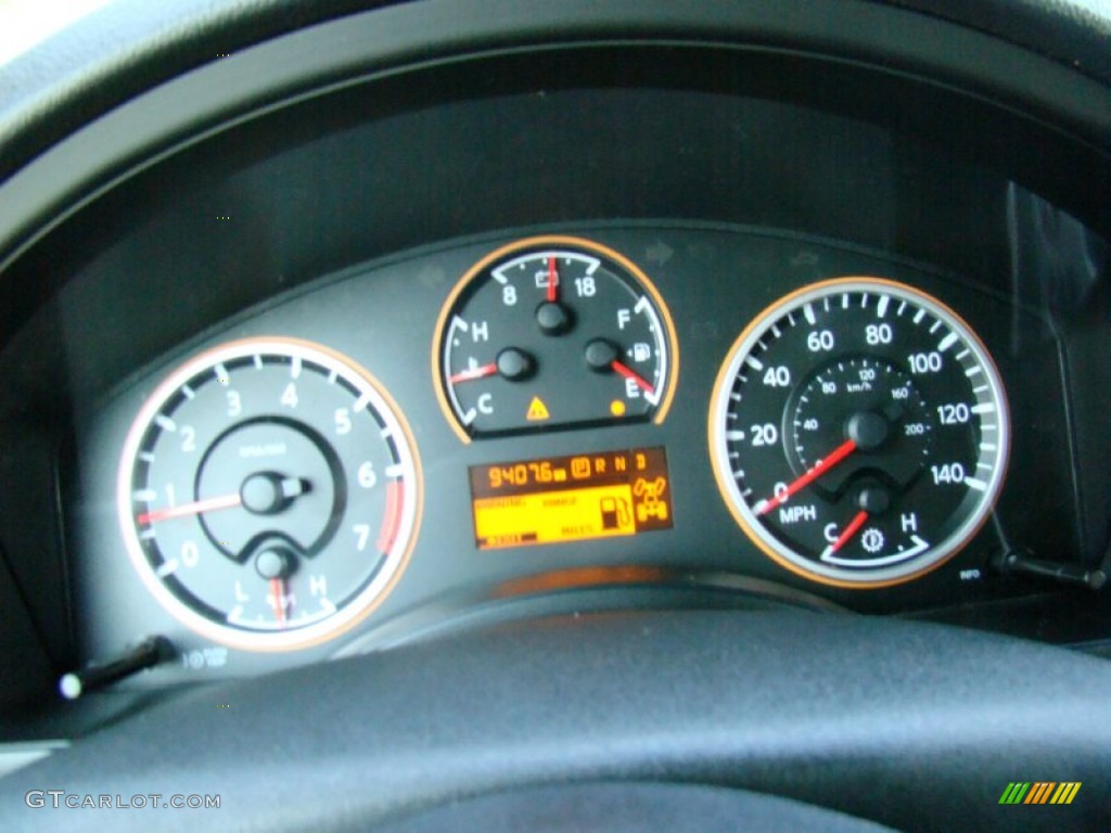 2008 Armada SE 4x4 - Red Brawn / Charcoal photo #22
