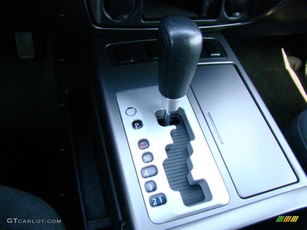 2008 Armada SE 4x4 - Red Brawn / Charcoal photo #25