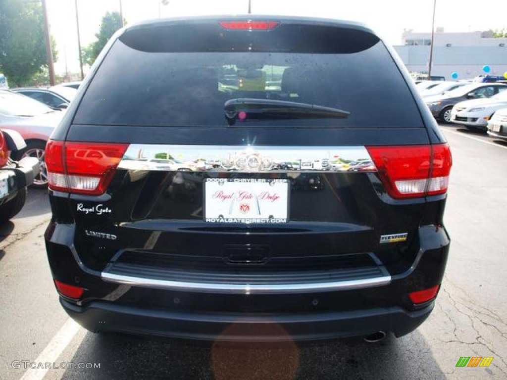 2013 Grand Cherokee Limited - Brilliant Black Crystal Pearl / Black/Light Frost Beige photo #5