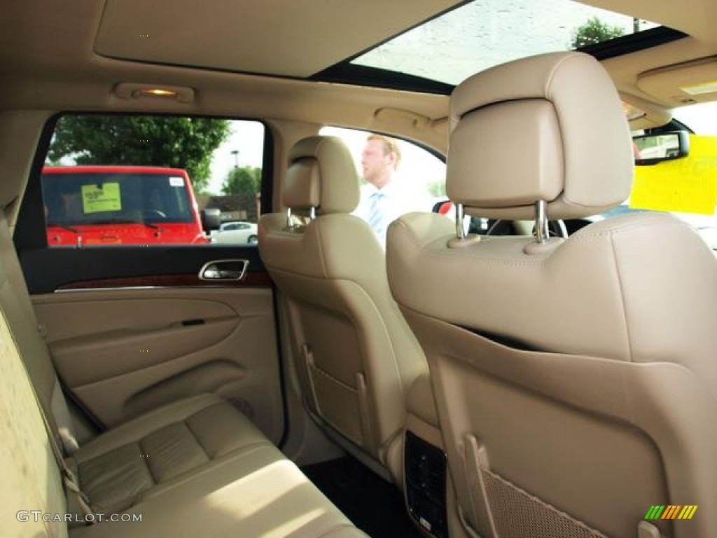 2013 Grand Cherokee Limited - Brilliant Black Crystal Pearl / Black/Light Frost Beige photo #8