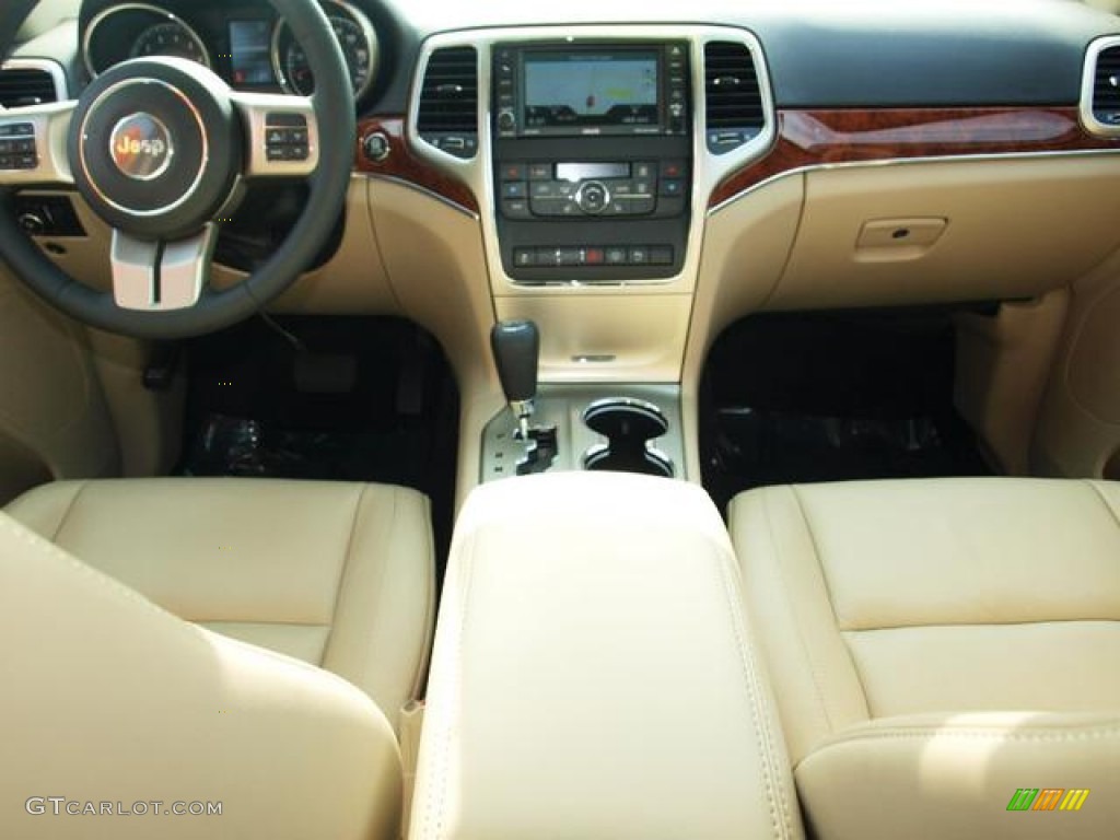 2013 Grand Cherokee Limited - Brilliant Black Crystal Pearl / Black/Light Frost Beige photo #9