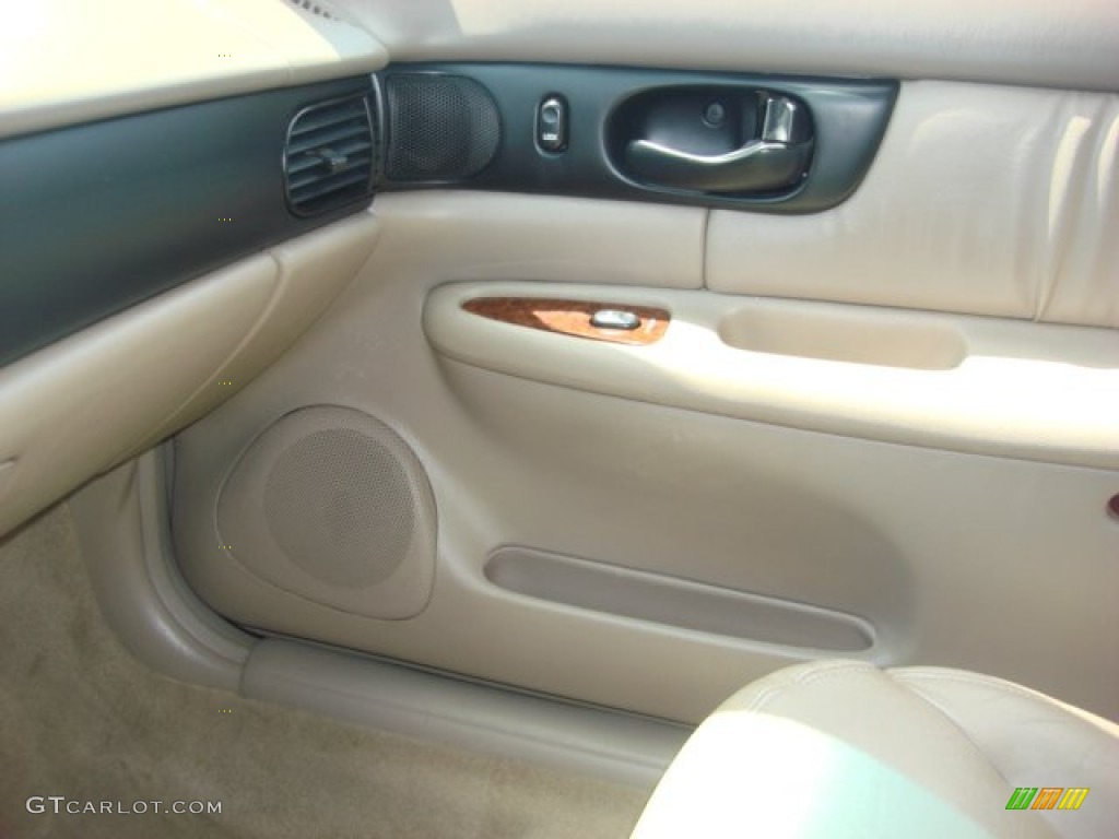 2003 Regal LS - Light Sandrift Metallic / Taupe photo #19
