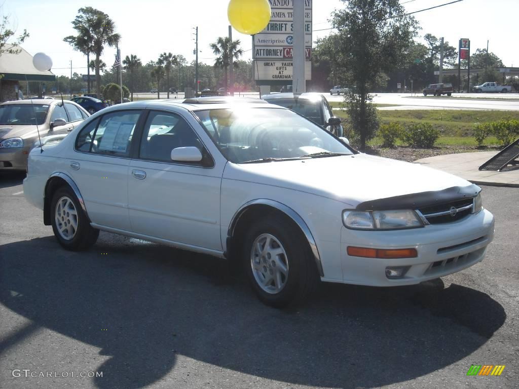 1999 Maxima GLE - Icelandic Pearl / Charcoal Black photo #30