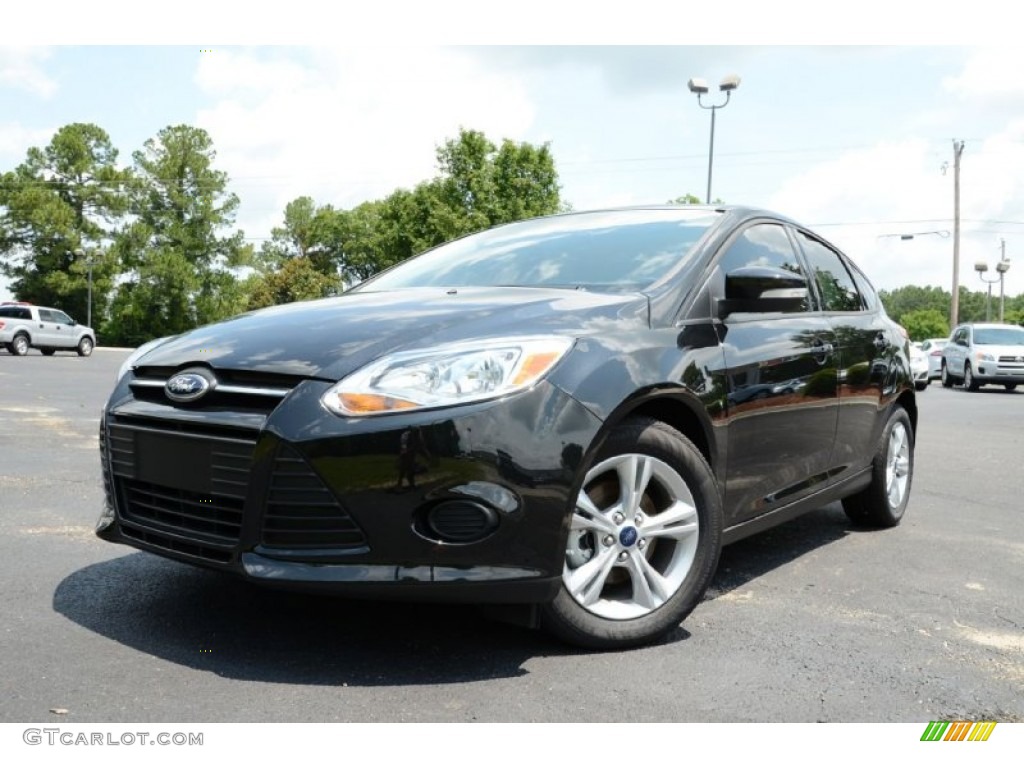 2013 Focus SE Hatchback - Tuxedo Black / Medium Light Stone photo #1