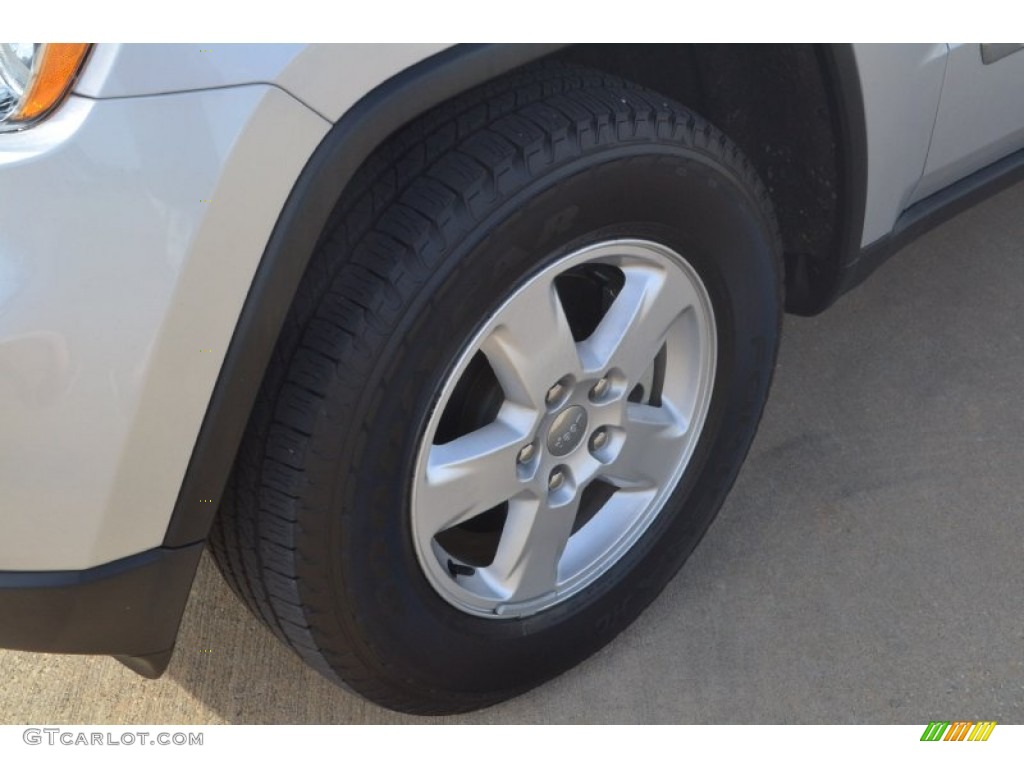 2013 Grand Cherokee Laredo - Bright Silver Metallic / Dark Graystone/Medium Graystone photo #11