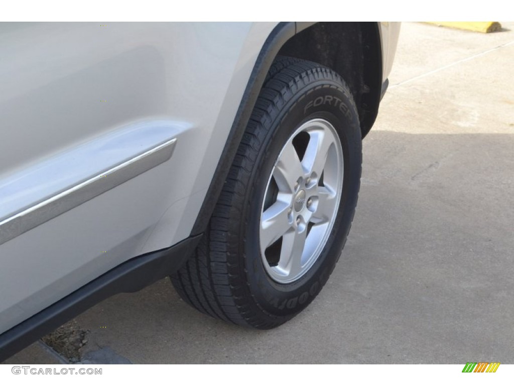 2013 Grand Cherokee Laredo - Bright Silver Metallic / Dark Graystone/Medium Graystone photo #12
