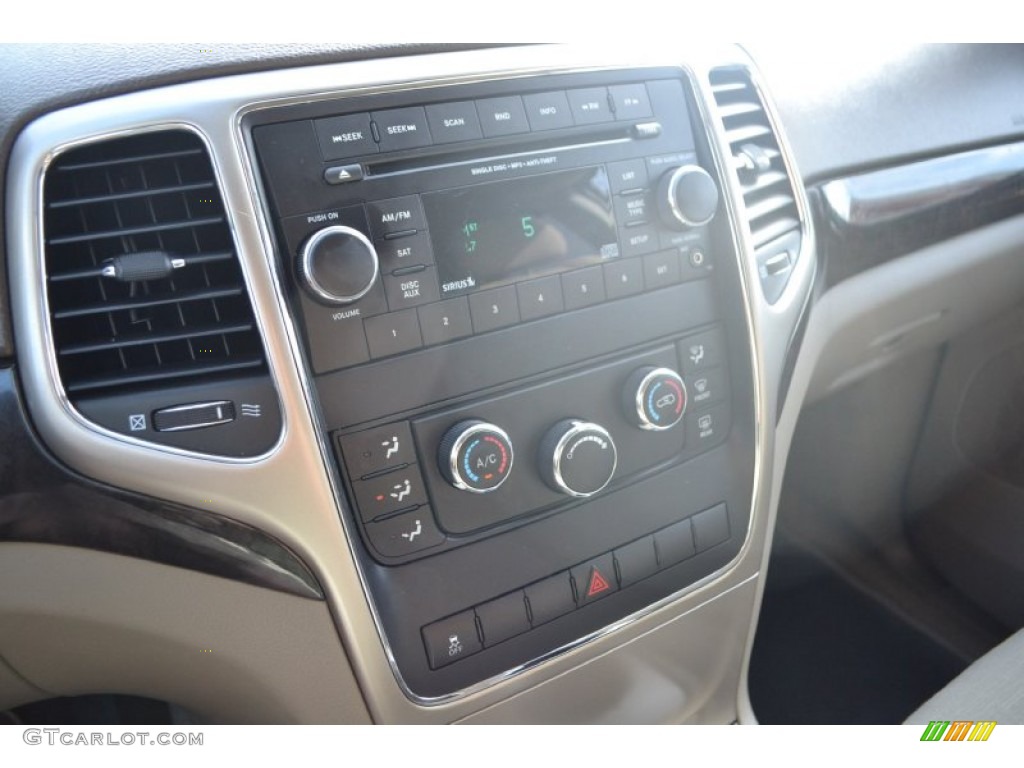 2013 Grand Cherokee Laredo - Bright Silver Metallic / Dark Graystone/Medium Graystone photo #25
