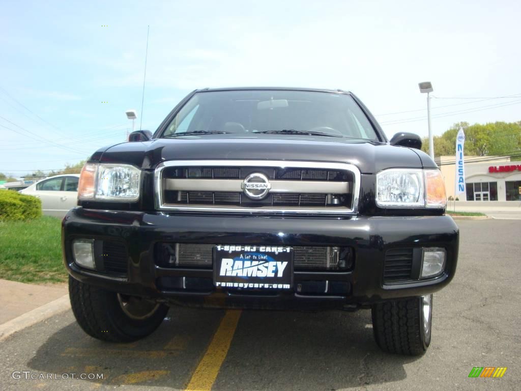 2004 Pathfinder LE Platinum 4x4 - Super Black / Charcoal photo #1