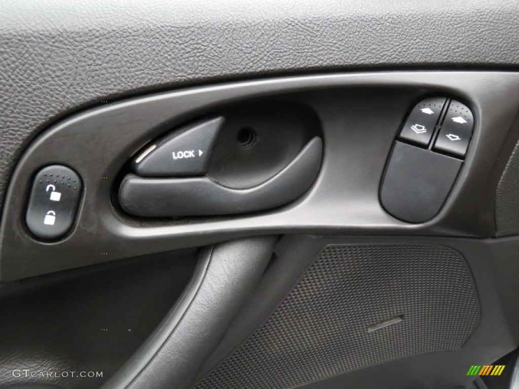 2005 Ford Focus ZX3 SES Coupe Controls Photo #82808290