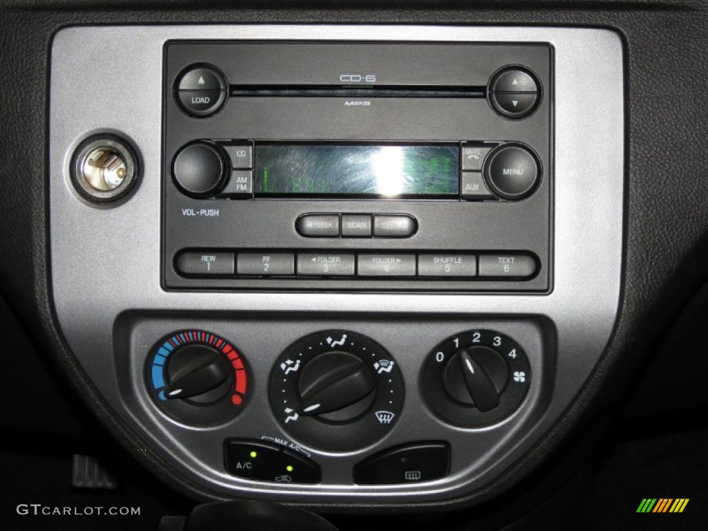 2005 Ford Focus ZX3 SES Coupe Controls Photos