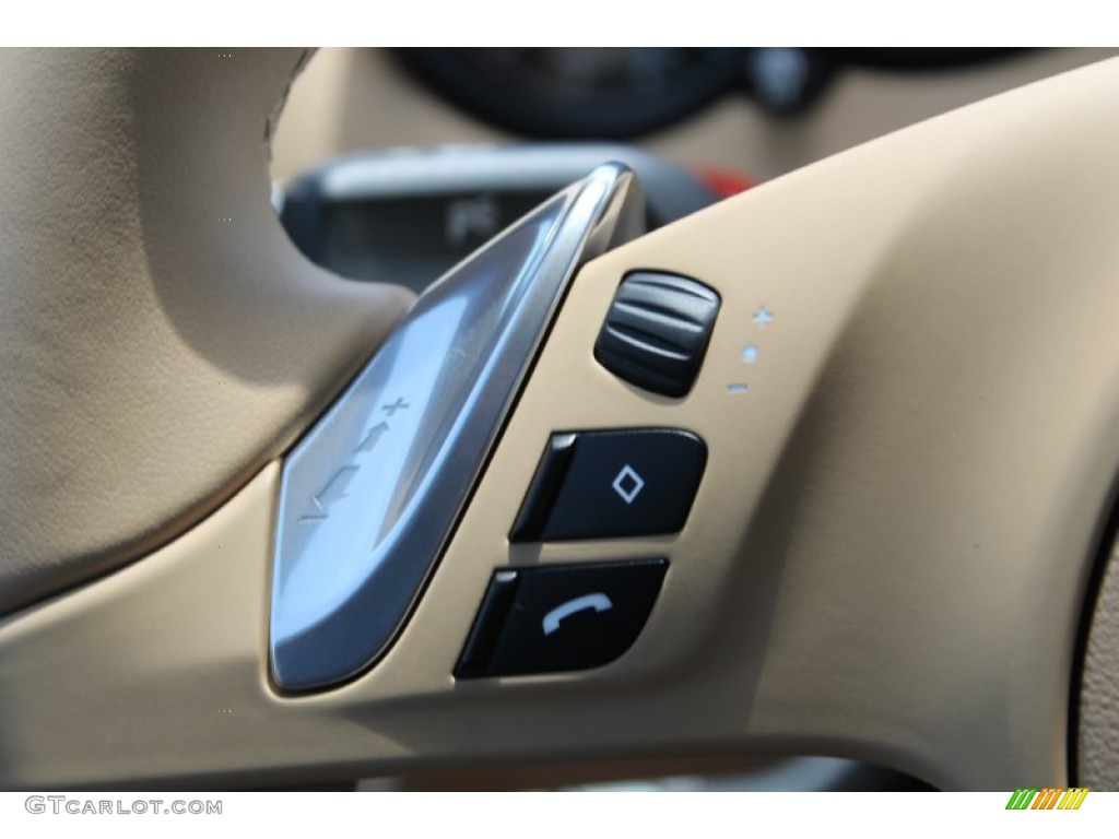2013 Porsche Cayenne S Hybrid Controls Photo #82810545