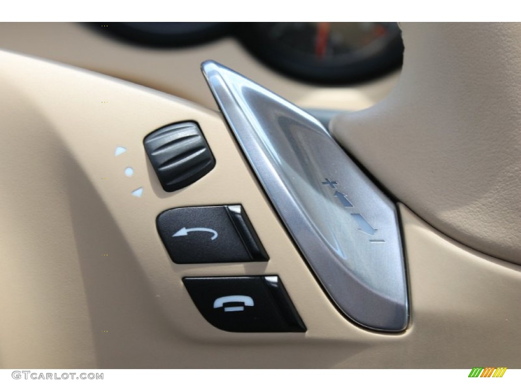 2013 Porsche Cayenne S Hybrid Controls Photo #82810556