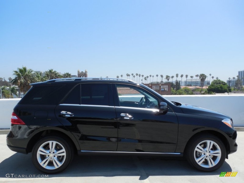 2013 ML 350 BlueTEC 4Matic - Black / Black photo #3