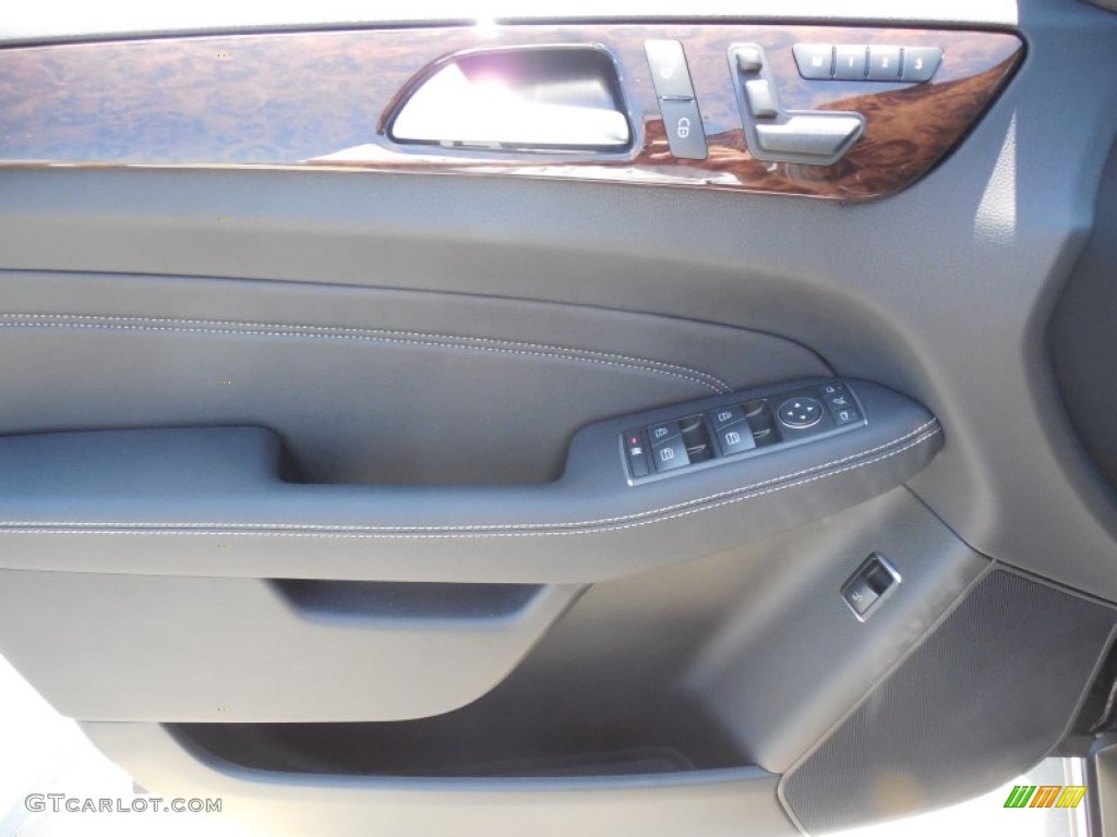 2013 ML 350 BlueTEC 4Matic - Black / Black photo #6