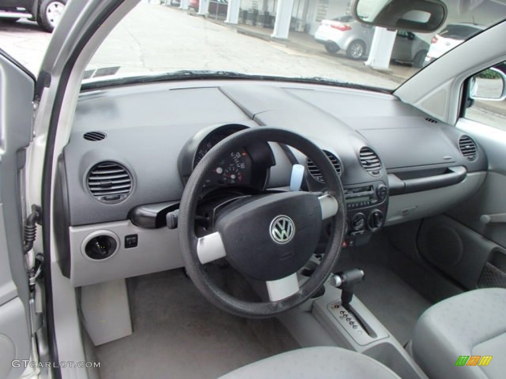 2000 Volkswagen New Beetle GL Coupe Grey Dashboard Photo #82822796