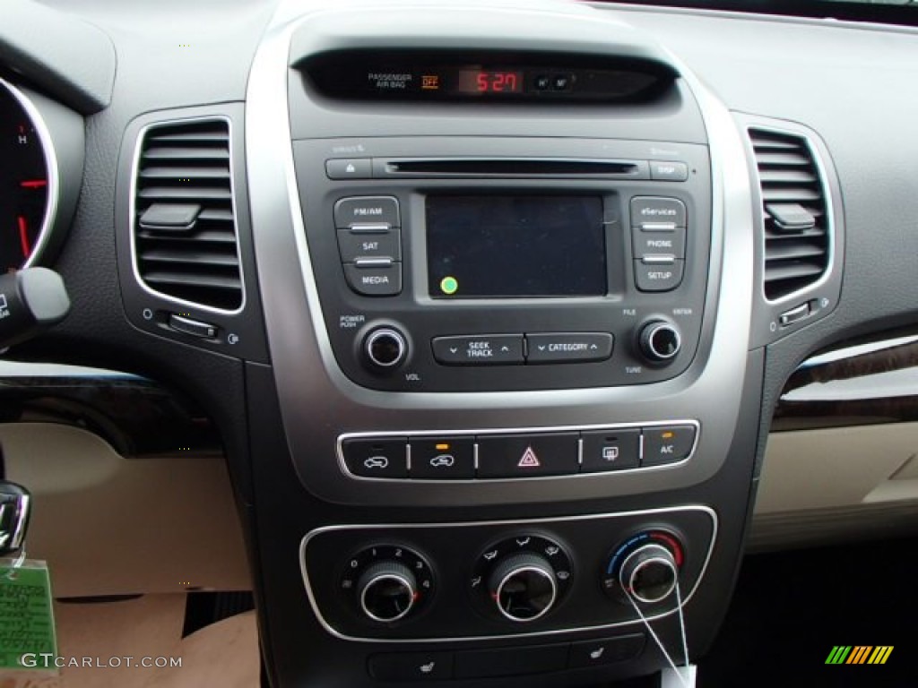 2014 Kia Sorento LX AWD Controls Photo #82826615