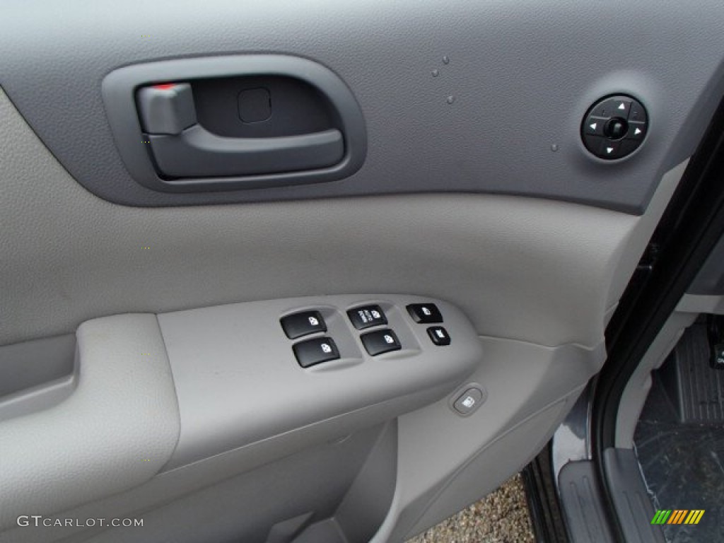 2014 Kia Sedona LX Controls Photo #82827013
