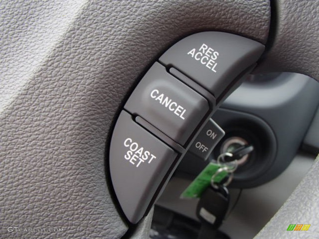 2014 Kia Sedona LX Controls Photo #82827123