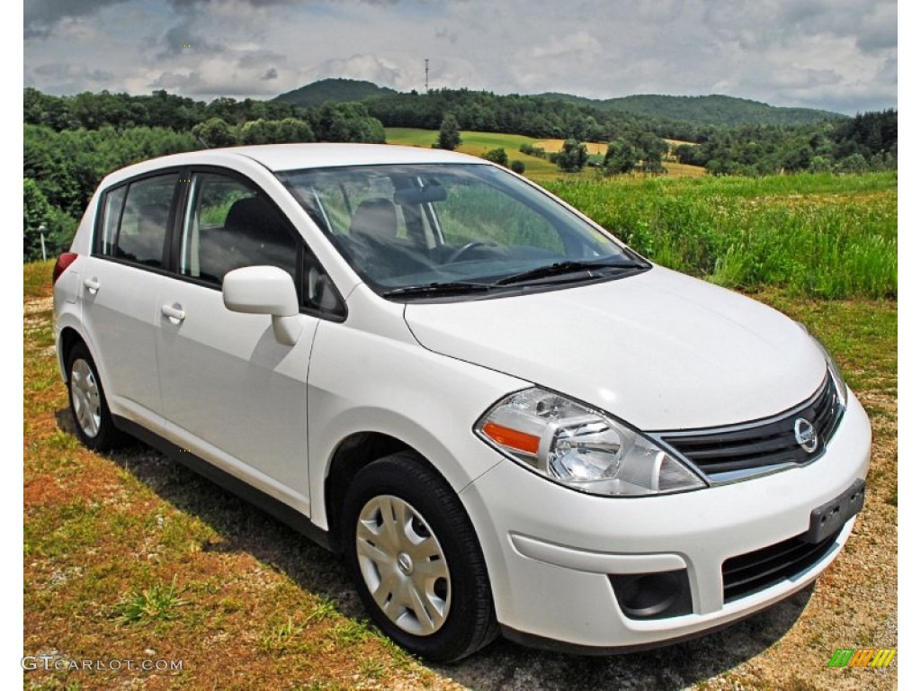 Fresh Powder White 2011 Nissan Versa 1.8 S Hatchback Exterior Photo #82829744