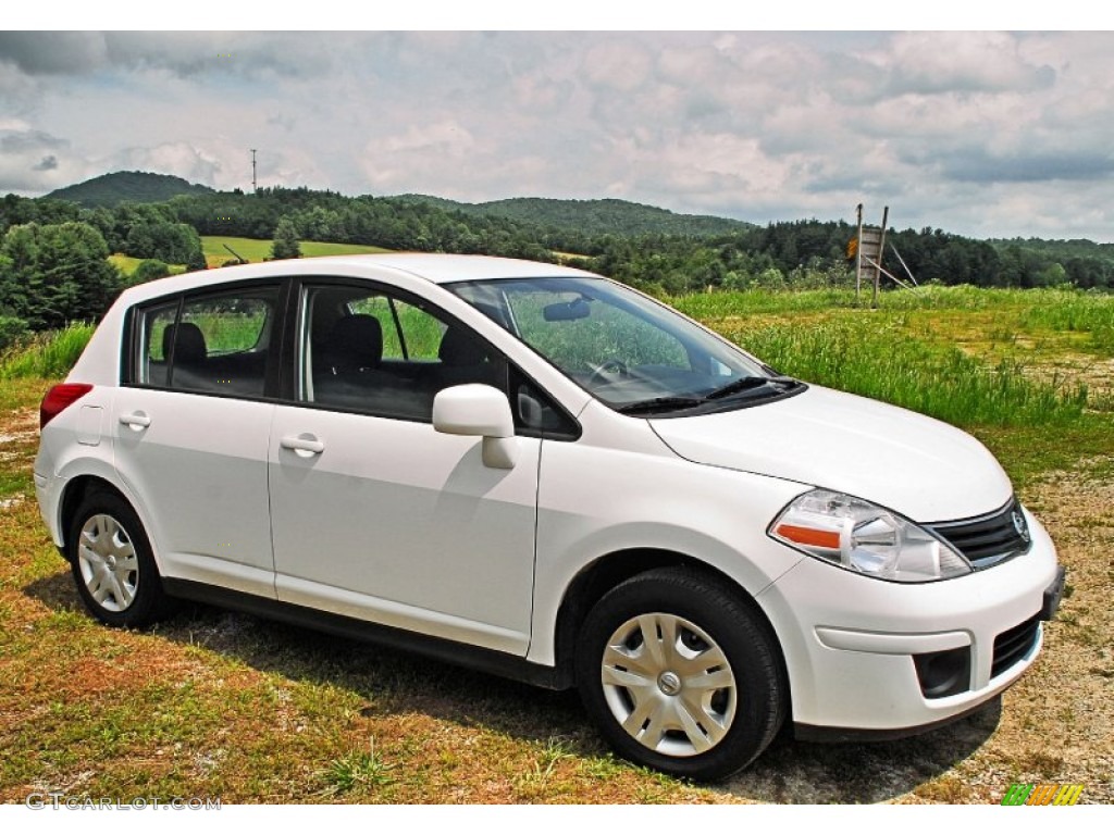 Fresh Powder White 2011 Nissan Versa 1.8 S Hatchback Exterior Photo #82829803