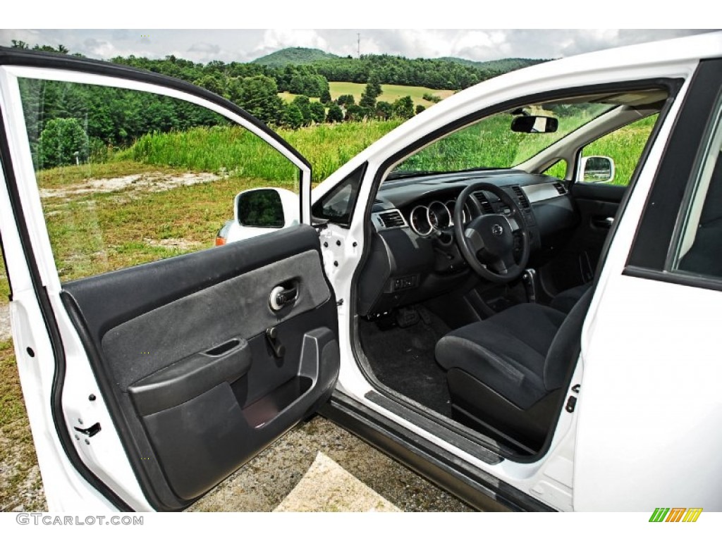 Charcoal Interior 2011 Nissan Versa 1.8 S Hatchback Photo #82830149