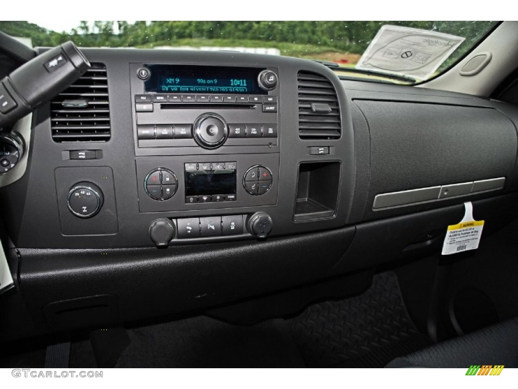 2014 Chevrolet Silverado 2500HD LT Crew Cab 4x4 Controls Photo #82831435