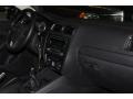 Black - Jetta SE Sedan Photo No. 33