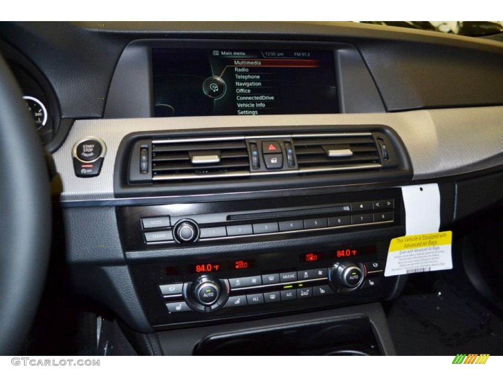2013 BMW M5 Sedan Controls Photo #82834549