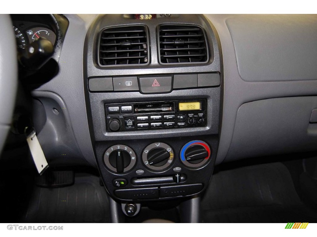 2003 Accent GL Sedan - Silver Mist Metallic / Gray photo #22