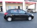 Super Black - Versa 1.8 S Hatchback Photo No. 8