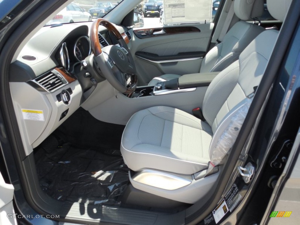 2013 Mercedes-Benz GL 550 4Matic Front Seat Photos