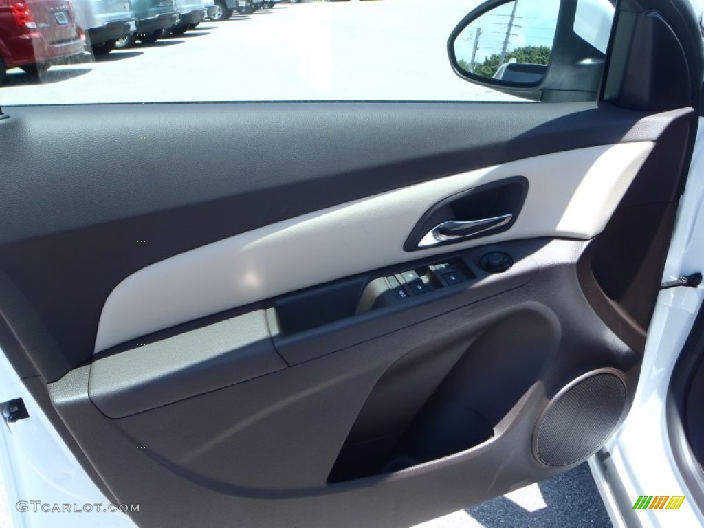 2014 Chevrolet Cruze Diesel Cocoa/Light Neutral Door Panel Photo #82859528