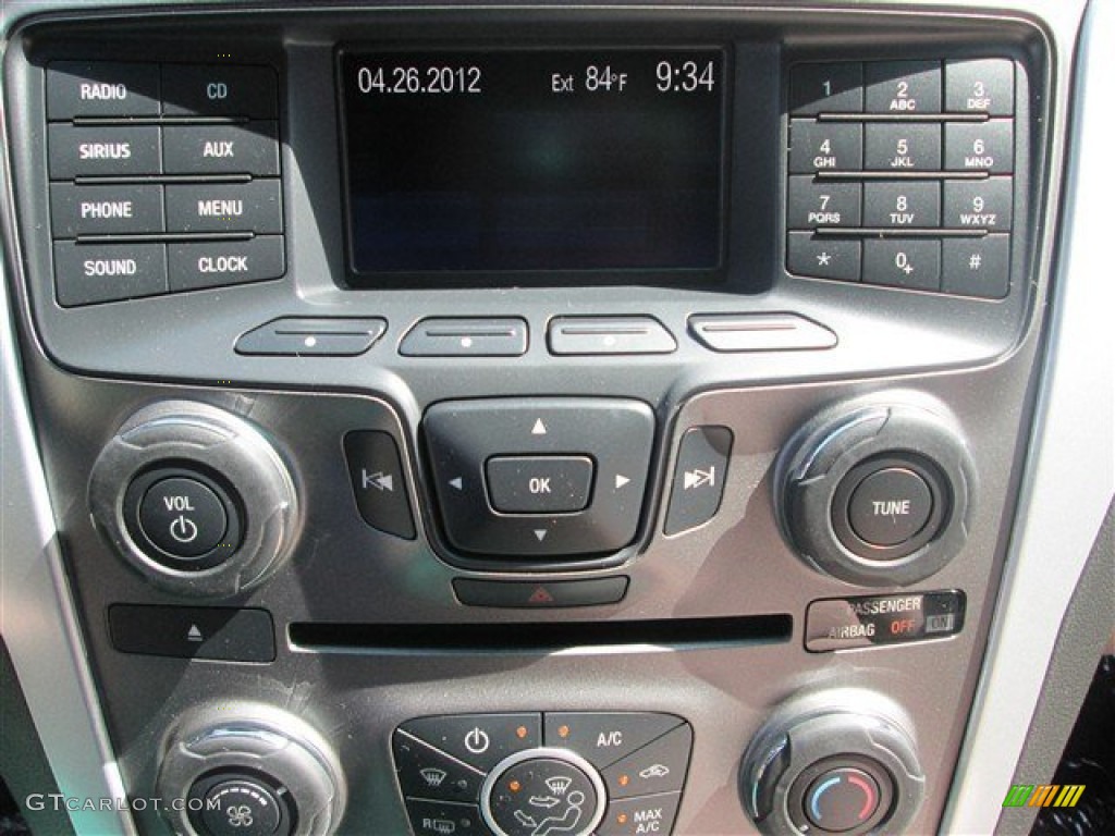 2014 Ford Explorer FWD Controls Photo #82860558