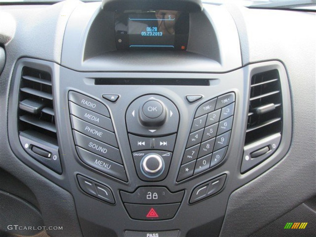 2014 Ford Fiesta S Sedan Controls Photo #82862012