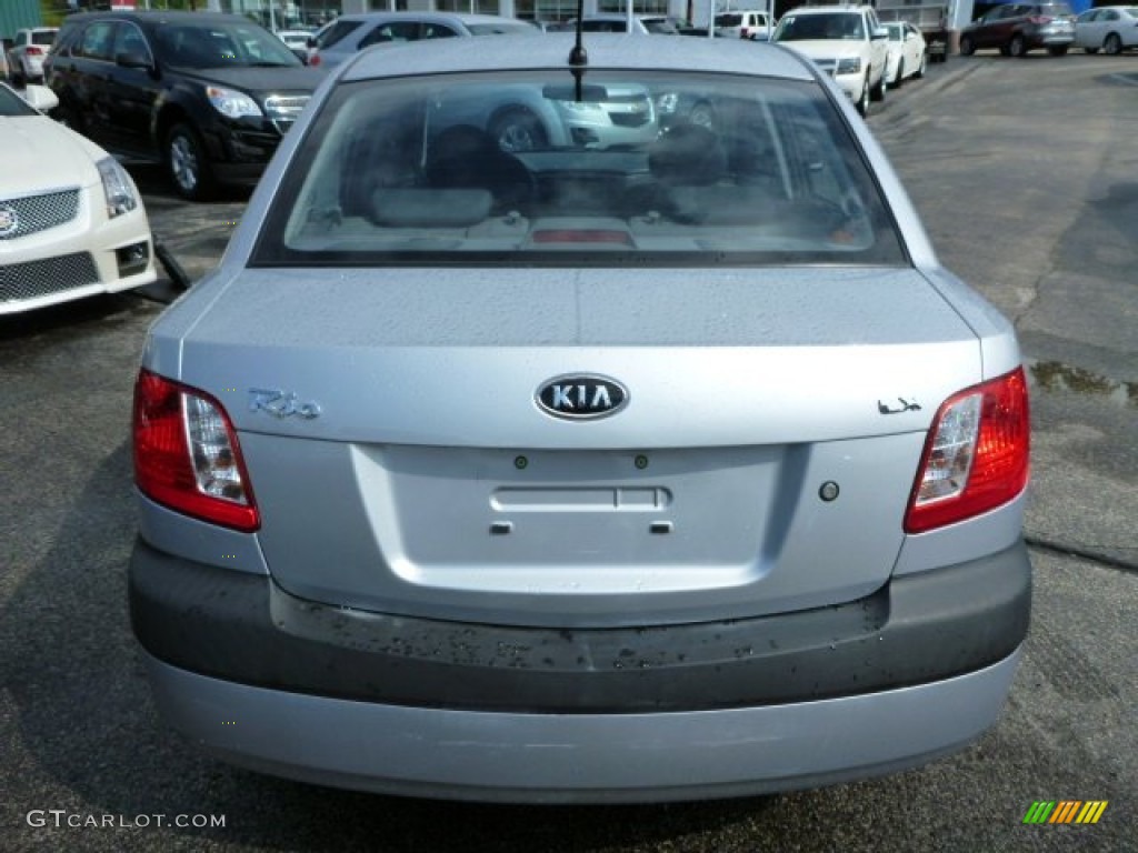 2006 Rio LX Sedan - Silver / Gray photo #12