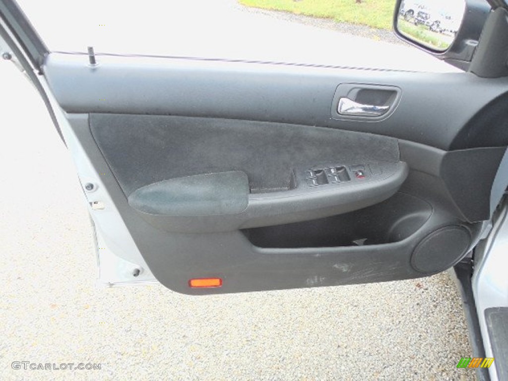 2003 Accord DX Sedan - Satin Silver Metallic / Black photo #6