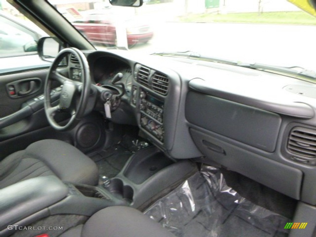 2004 Blazer LS 4x4 - Dark Green Metallic / Graphite Gray photo #9