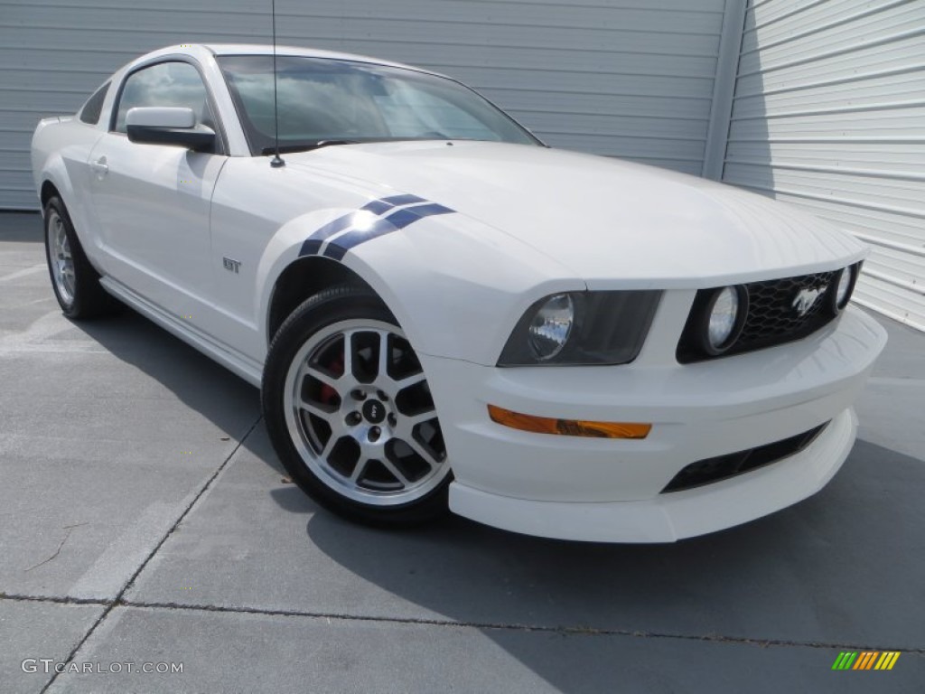 Performance White 2005 Ford Mustang GT Premium Coupe Exterior Photo #82867574