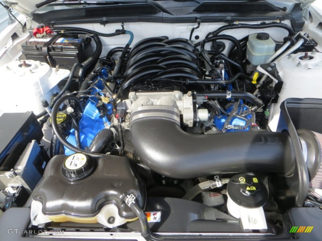 2005 Ford Mustang GT Premium Coupe Engine Photos