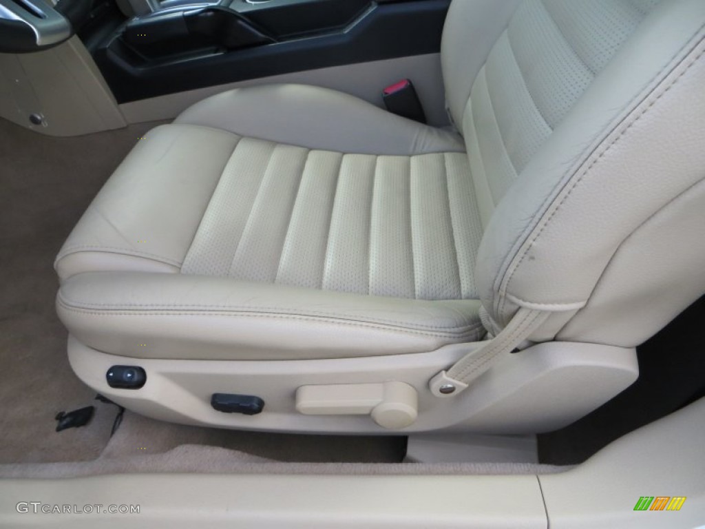 2005 Mustang GT Premium Coupe - Performance White / Medium Parchment photo #30