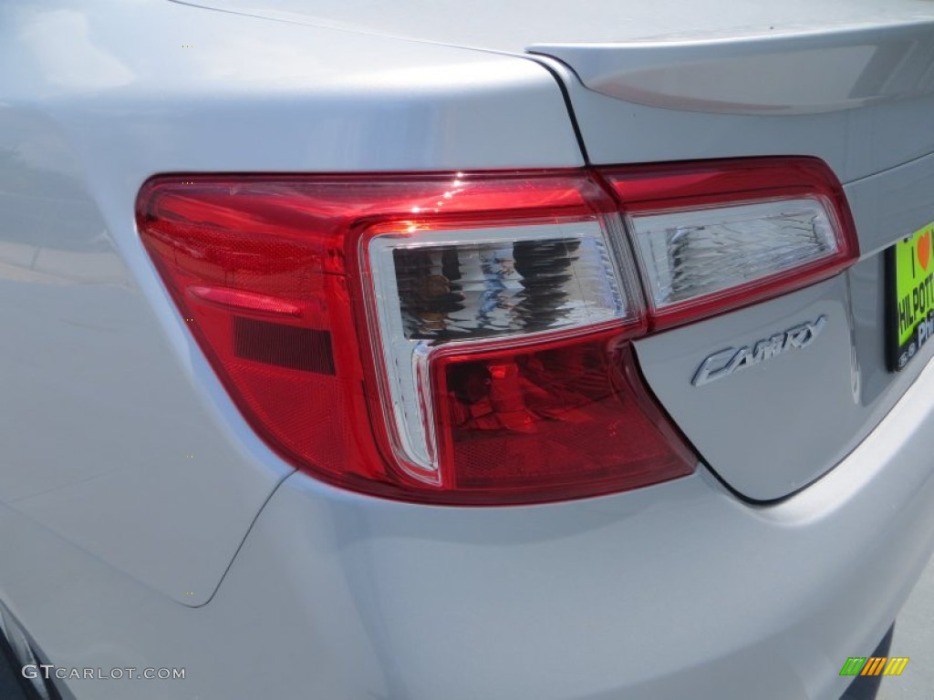 2013 Camry SE - Classic Silver Metallic / Black photo #11