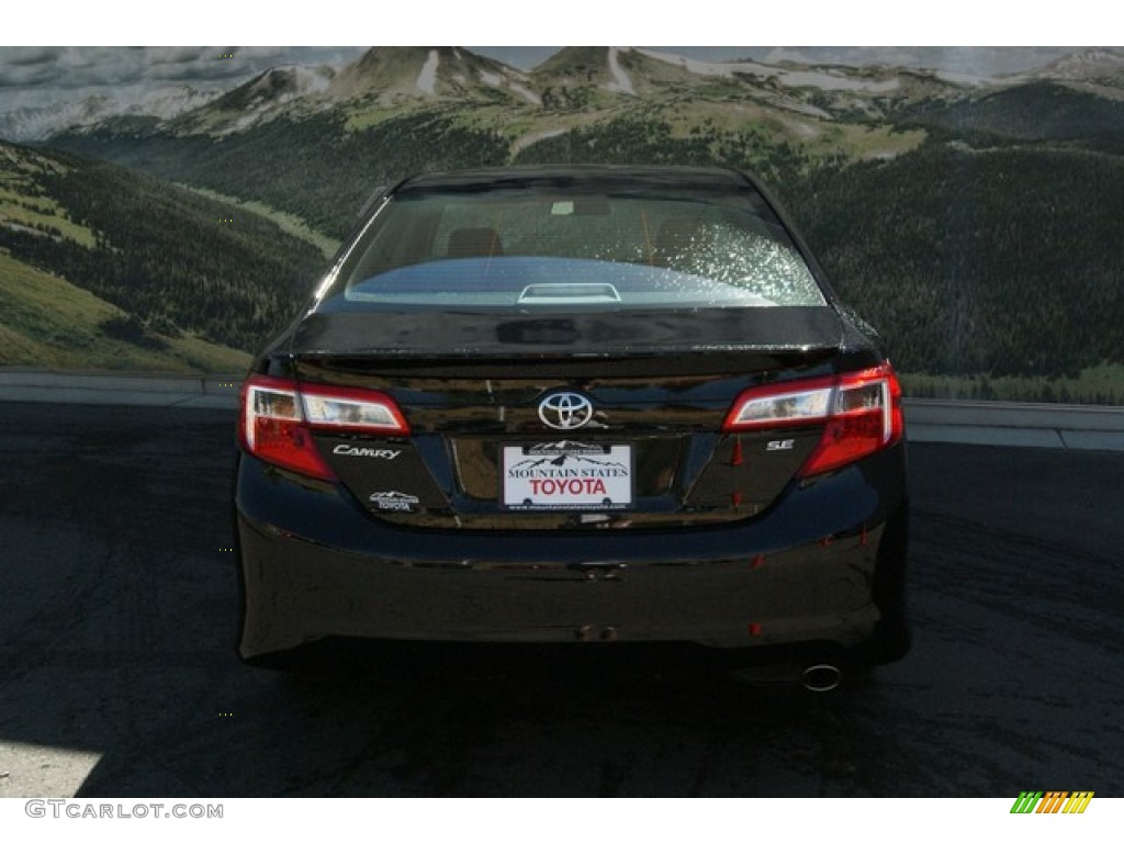 2013 Camry SE - Attitude Black Metallic / Black photo #4
