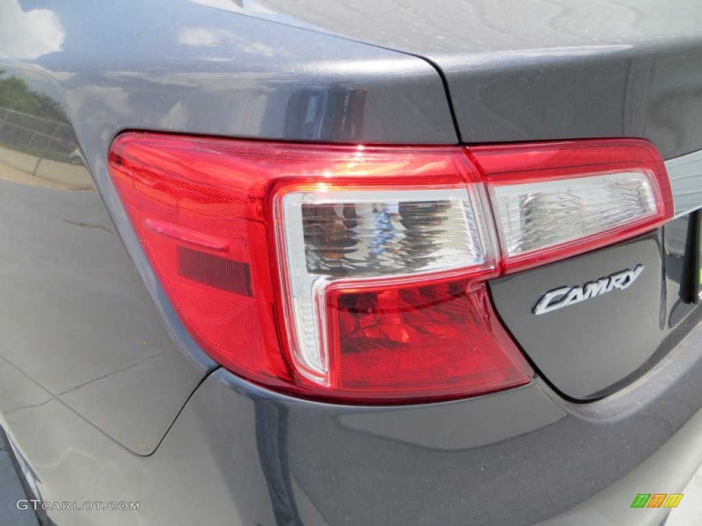 2013 Camry Hybrid XLE - Magnetic Gray Metallic / Light Gray photo #12