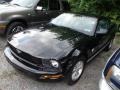 Black - Mustang V6 Coupe Photo No. 3