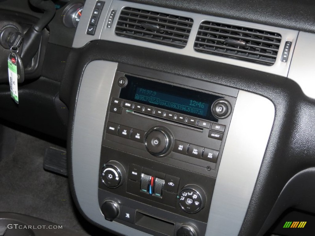 2010 Chevrolet Tahoe LS Controls Photo #82874276