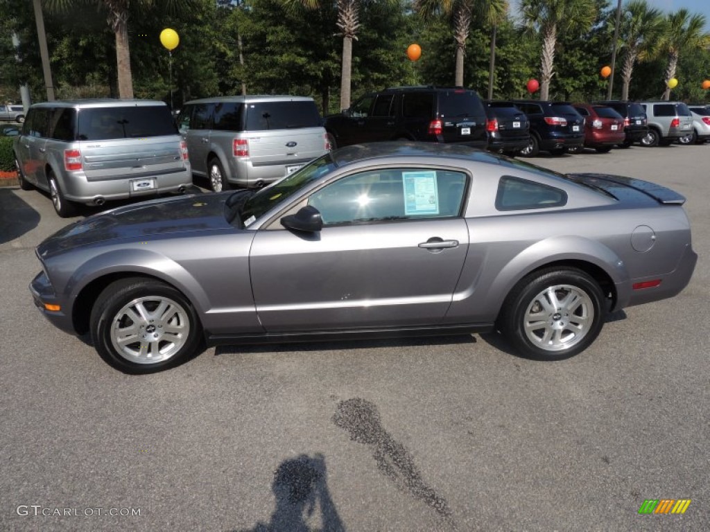 2007 Mustang V6 Deluxe Coupe - Tungsten Grey Metallic / Dark Charcoal photo #2
