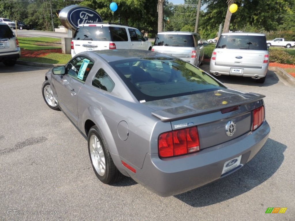 2007 Mustang V6 Deluxe Coupe - Tungsten Grey Metallic / Dark Charcoal photo #12