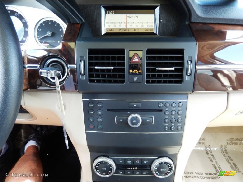 2010 Mercedes-Benz GLK 350 Controls Photos