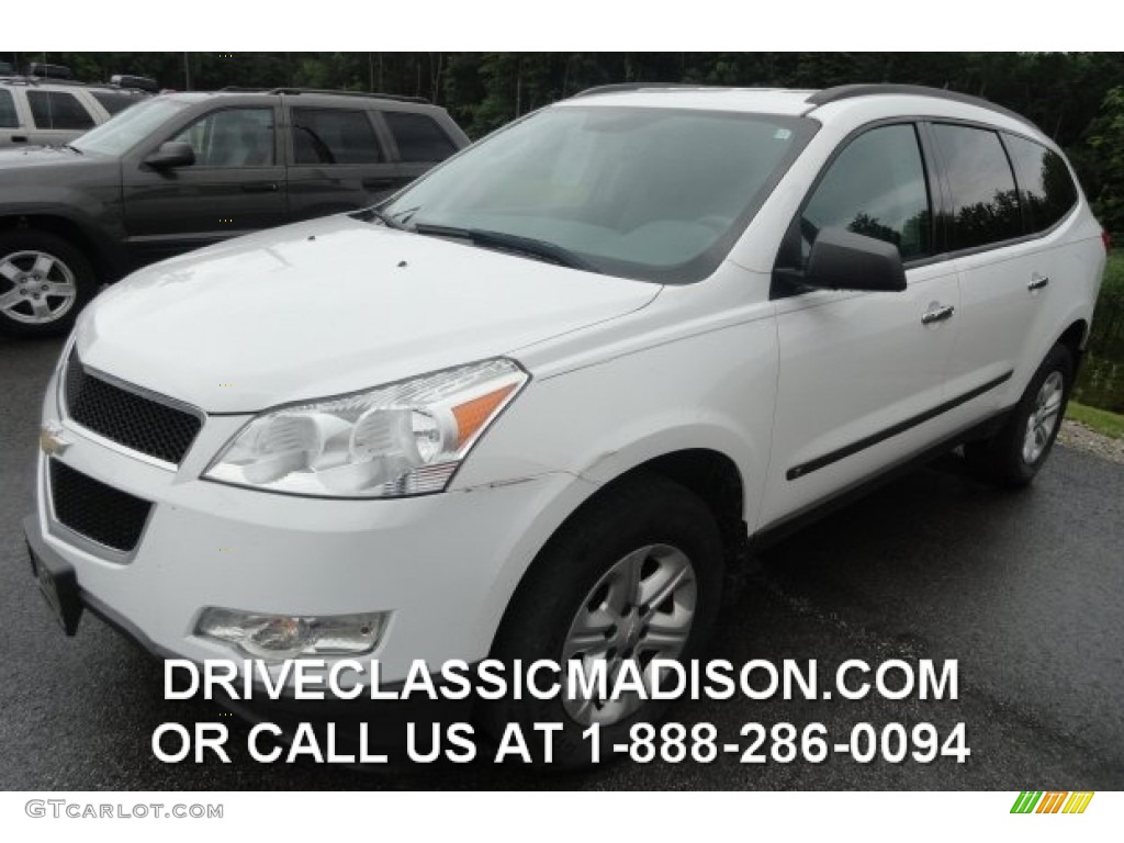 2009 Traverse LS - Summit White / Dark Gray/Light Gray photo #1